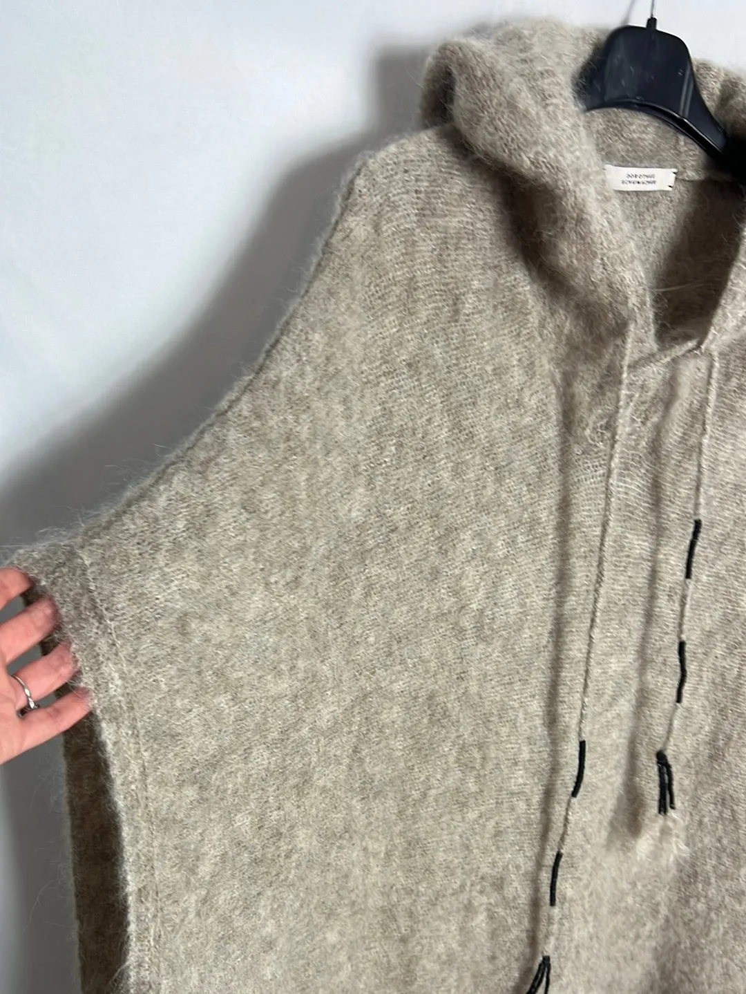 DOROTHE SCHUMACHER. Poncho/capa lana beige con capucha. T 2 (M)