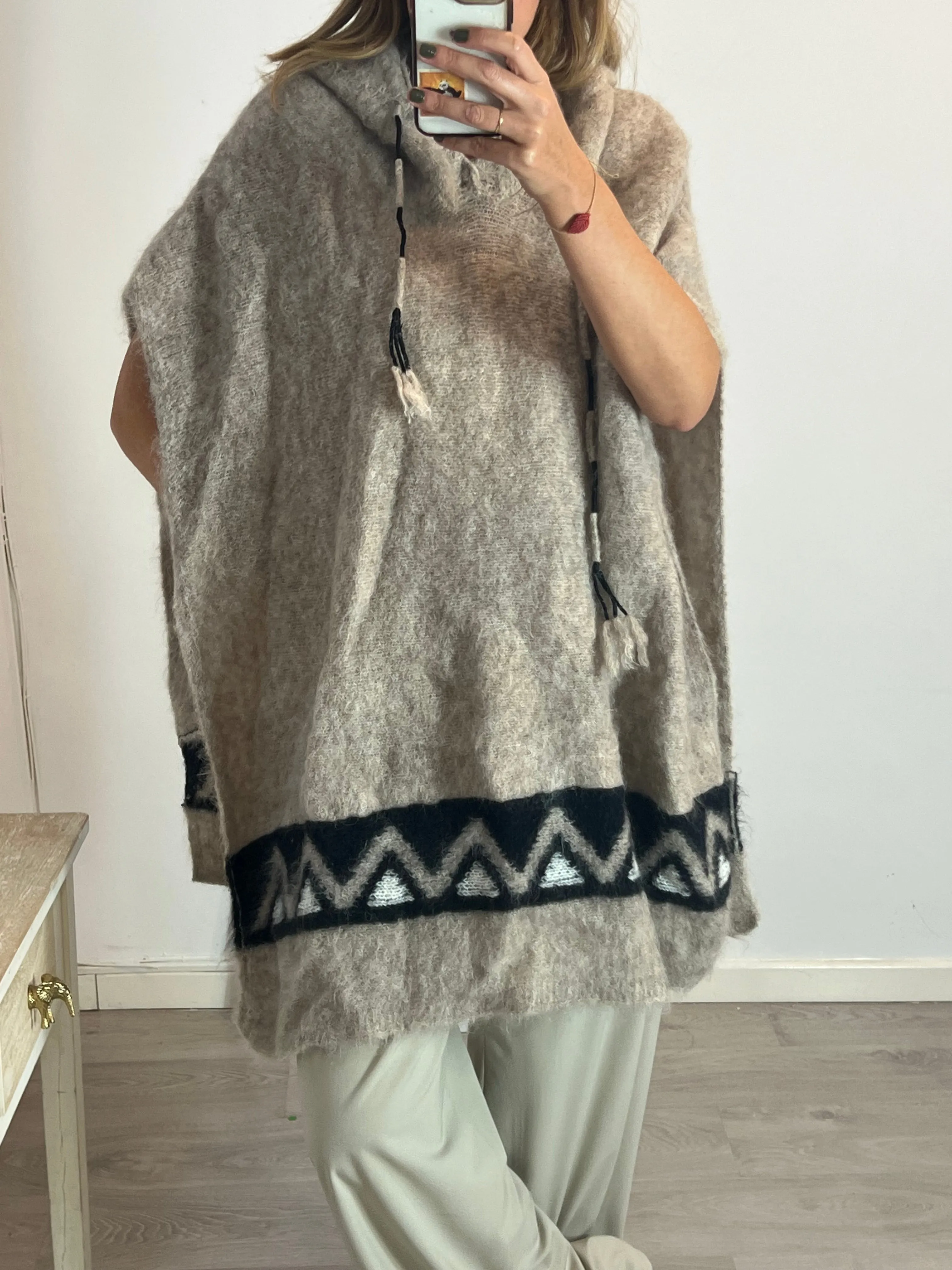 DOROTHE SCHUMACHER. Poncho/capa lana beige con capucha. T 2 (M)